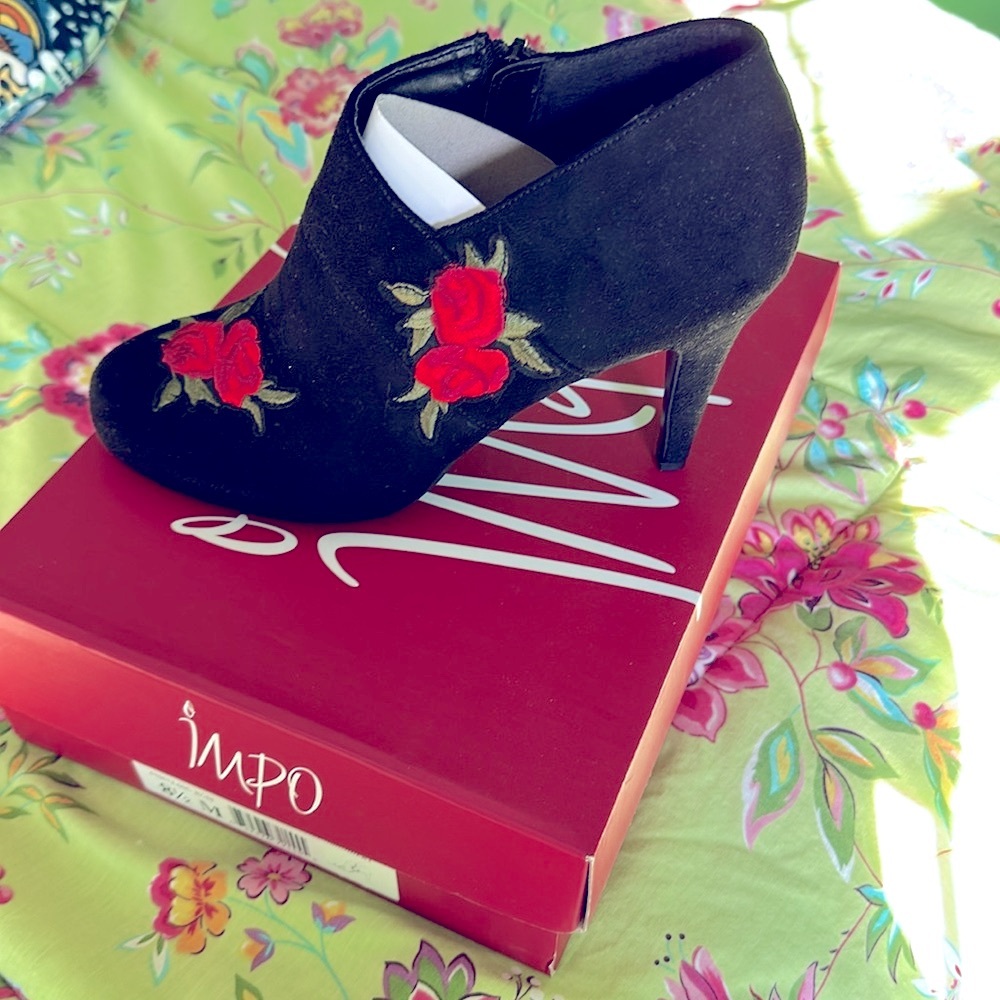 SALE💃🏻IMPO Suede Booties